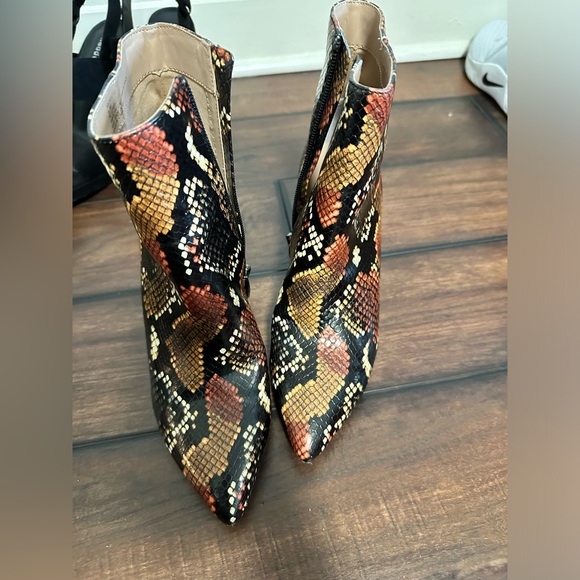 Steve Madden multi snake print bootie 6.5 - Picture 2 of 4